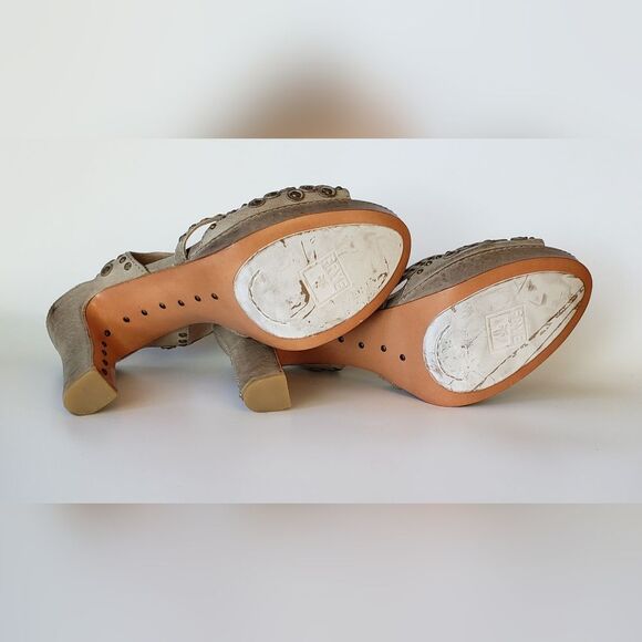 Frye Samantha Disc Ankle High Heel Studded Leather Shoe Size 8.5 M - Picture 9 of 12